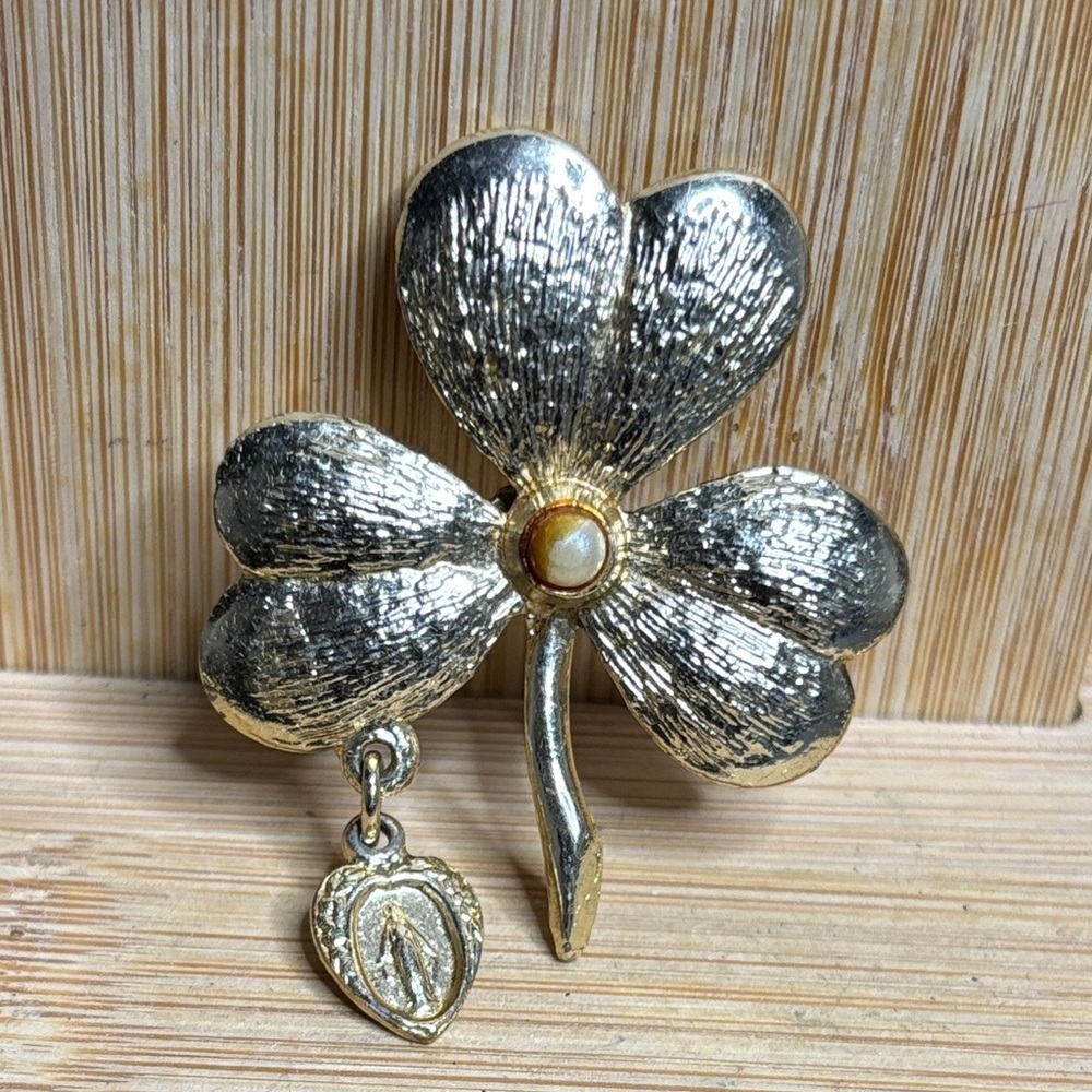 Vintage Pin Brooch Gold Toned Shamrock With Mary And White Faux Pearl